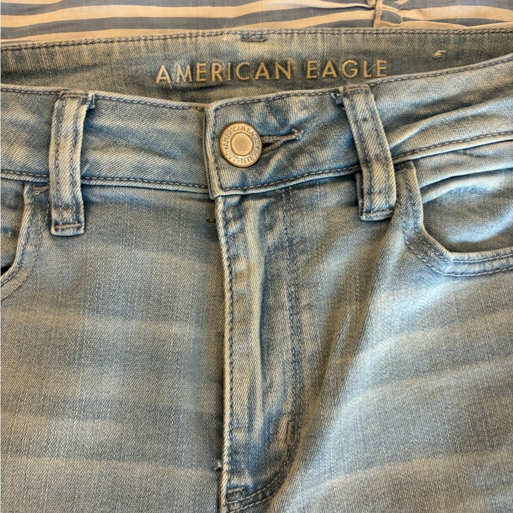 American Eagle Next Level Hi Rise jeans in light wash. Size 10. - Picture 8 of 10